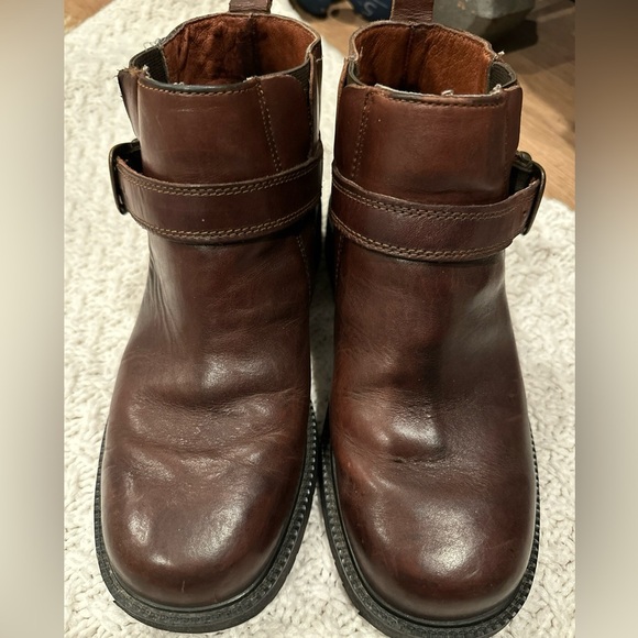 WOLVERINE ANCLE BOOTS MENS SIZE 8 CHOCOLATE COLOR STRAPPED EXC.COND - Picture 1 of 14